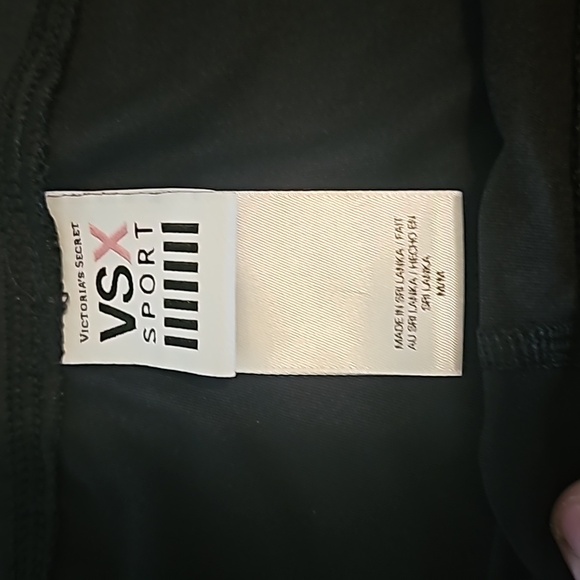 NWOT VSX Capri leggings size medium - Picture 2 of 3